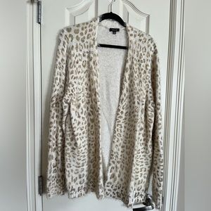 Cream/Cheetah print open sweater. Size 2X